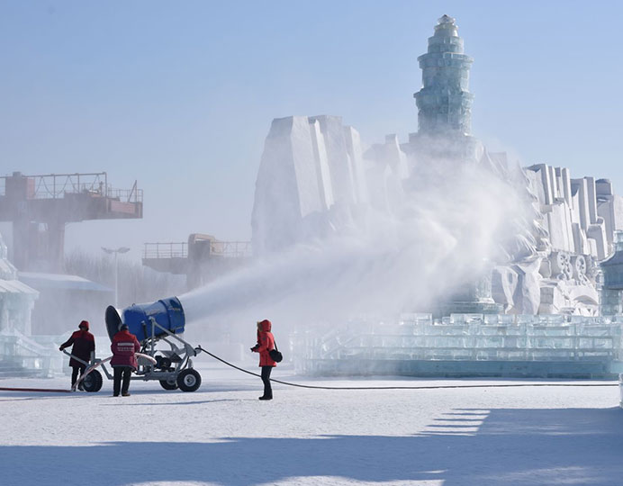 三晶造雪機(jī)開(kāi)封景區(qū)造雪現(xiàn)場(chǎng)